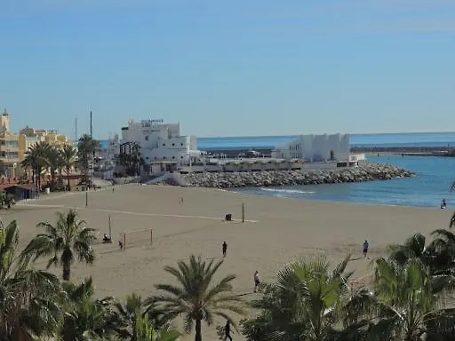 Popeye Suite: Puerto Marina Island Retreat with Rooftop Pool Benalmadena Spain