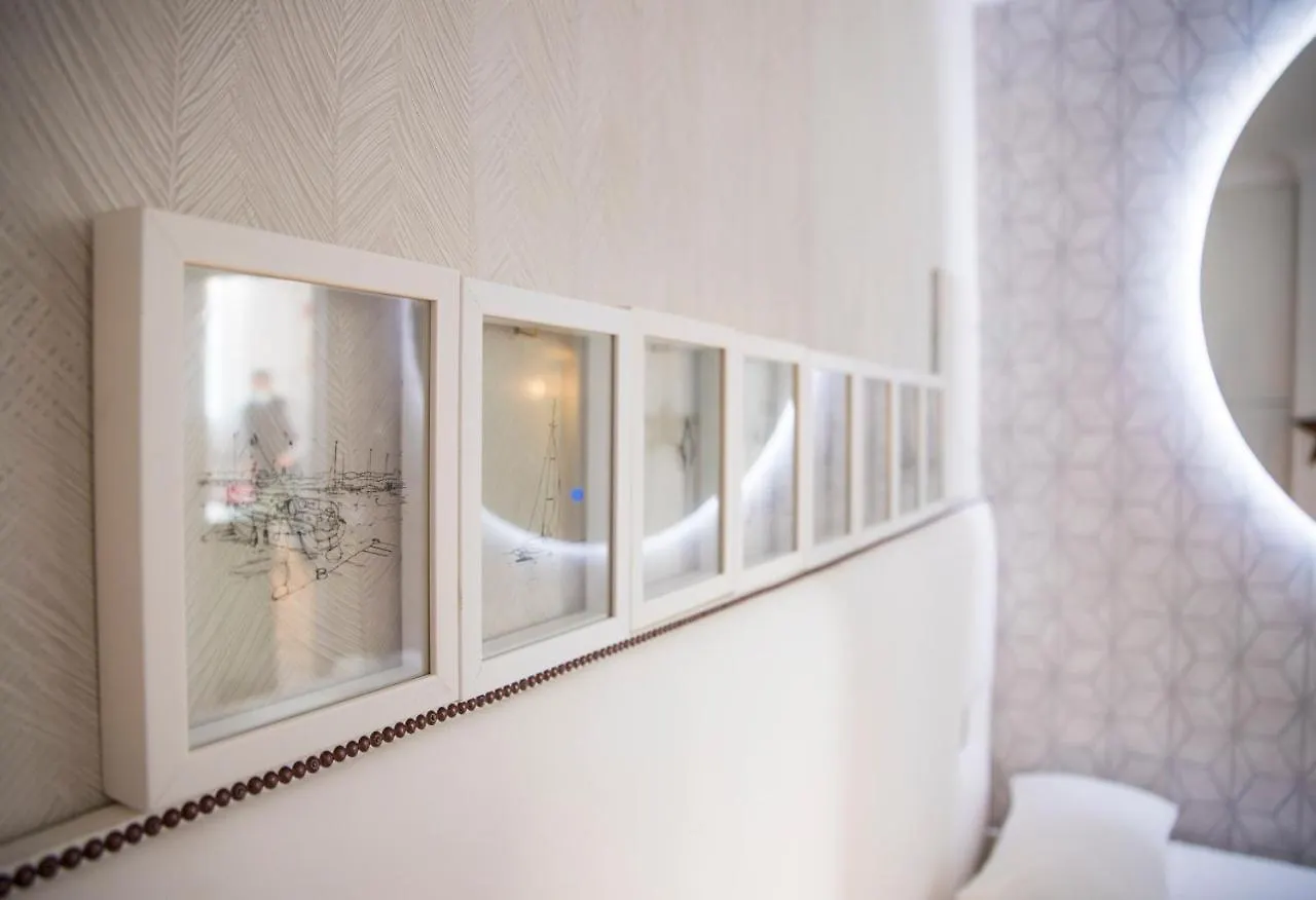 Popeye Suite: Puerto Marina Island Retreat with Rooftop Pool Benalmadena Apartment