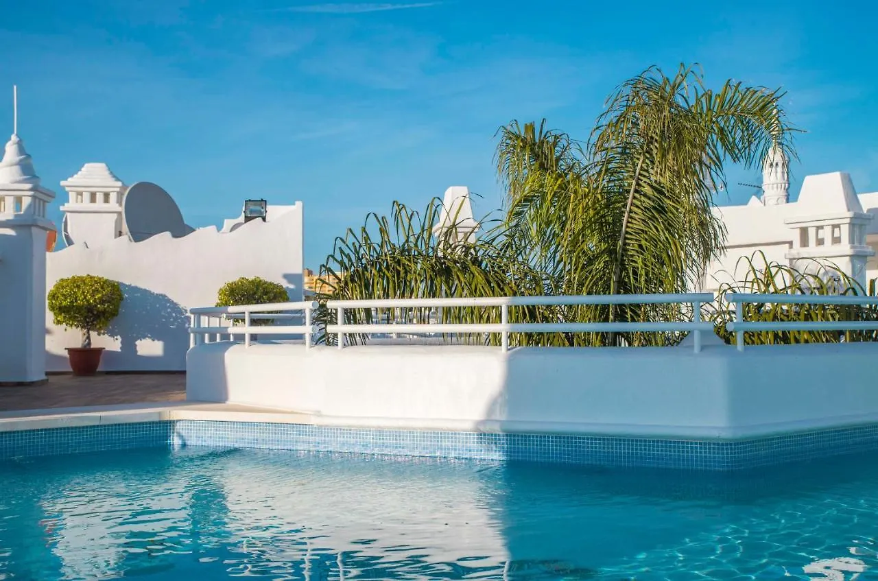 Popeye Suite: Puerto Marina Island Retreat with Rooftop Pool Benalmadena