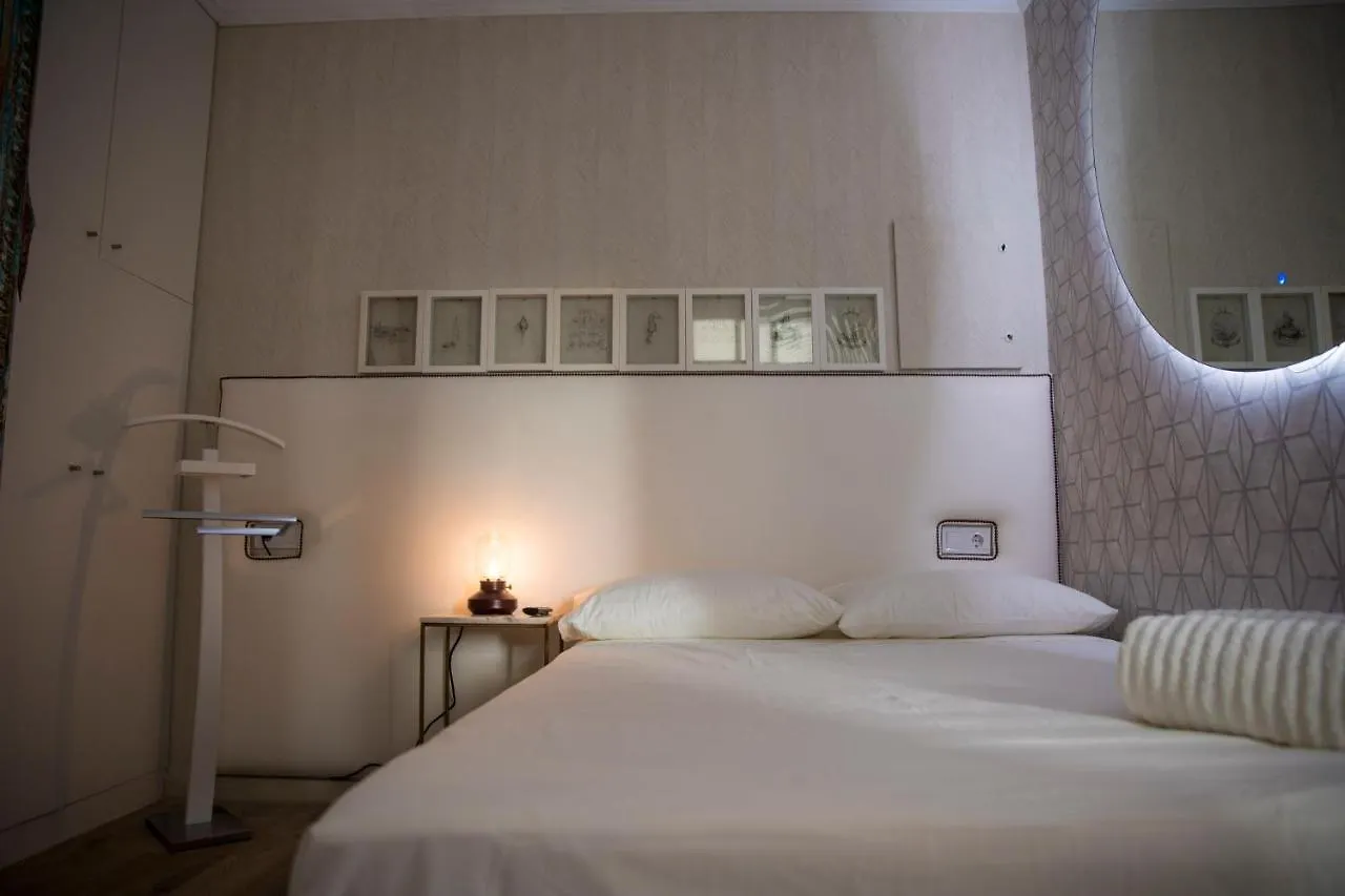 Popeye Suite: Puerto Marina Island Retreat with Rooftop Pool Benalmadena Spain
