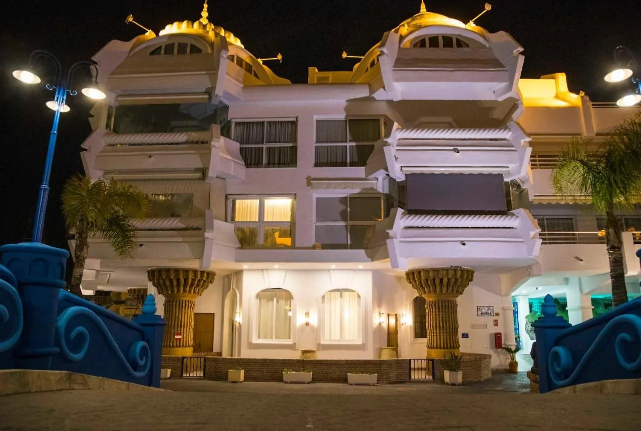 Popeye Suite: Puerto Marina Island Retreat with Rooftop Pool Benalmadena 0*,
