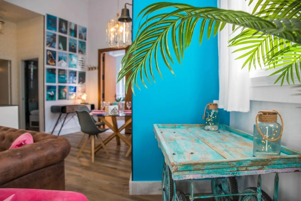 Popeye Suite: Puerto Marina Island Retreat with Rooftop Pool Benalmadena