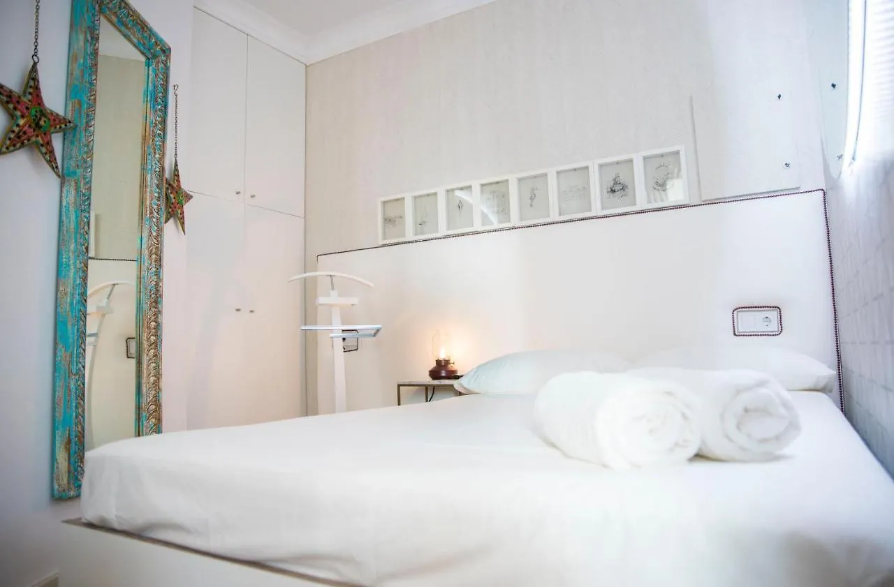 Apartment Popeye Suite: Puerto Marina Island Retreat with Rooftop Pool Benalmadena