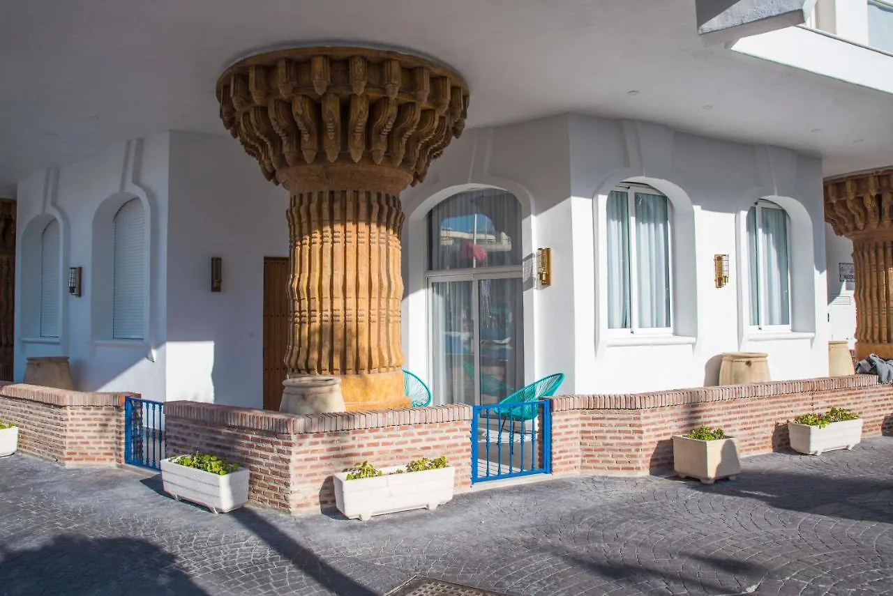 Apartment Popeye Suite: Puerto Marina Island Retreat with Rooftop Pool Benalmadena