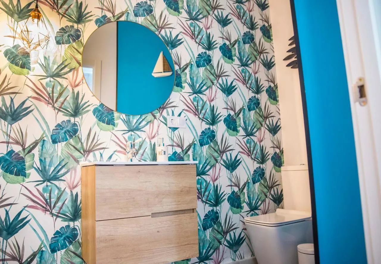 Popeye Suite: Puerto Marina Island Retreat with Rooftop Pool Benalmadena